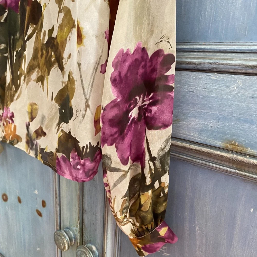 Burberry London Silk semi sheer floral top size M - Picture 12 of 12